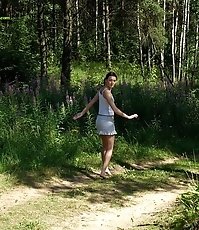 Kinky chick plays with the fountain of her piss