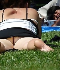 Secret upskirt photos - looking ass of young girl