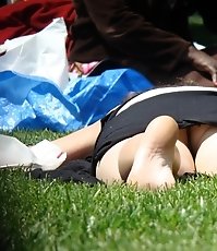 Secret upskirt photos - looking ass of young girl