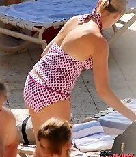 Girls in bikinis hot show on my cam
