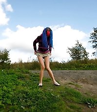 See a yummy skinny lass do the pee-pee alfresco