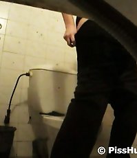 Kinky voyeur spies after hot pissing woman