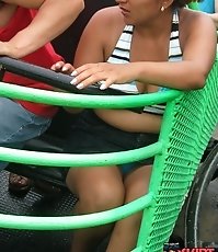 Babe flashed on a ride. Accidental upskirt, in public